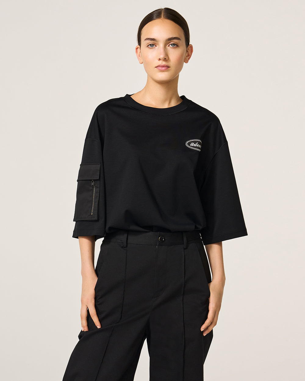 ブラック レトロ ロゴ Tシャツ View 1